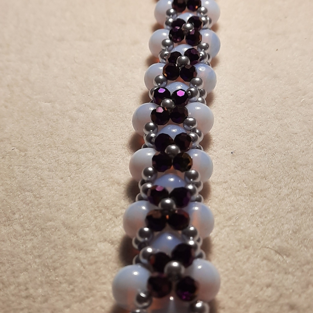 Kisses and hugs glass beaded bracelet